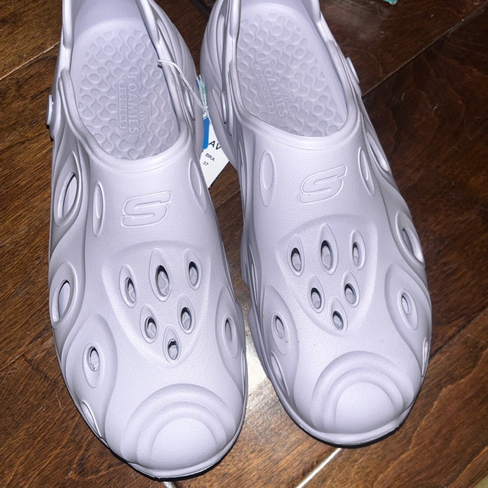Skechers Women Foamies Lavender new in box size 8 machine washable